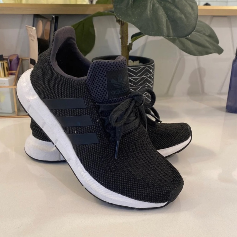 Adidas swift run sneaker